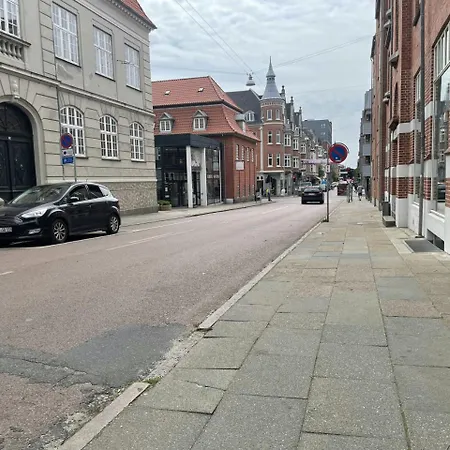 Lägenhet And Spacious For 4