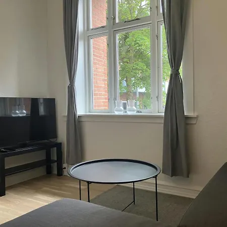 Lägenhet And Spacious For 4 *