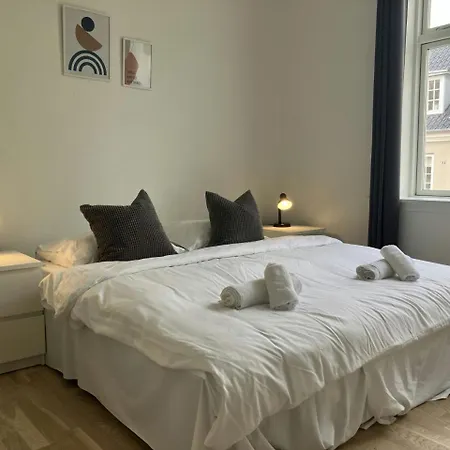 And Spacious For 4 Apartman *
